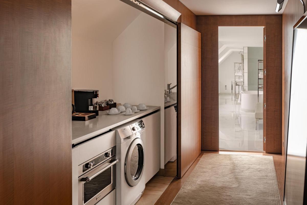 Cuisine ou kitchenette dans l'établissement Hôtel Le Royal Monceau Raffles Paris
