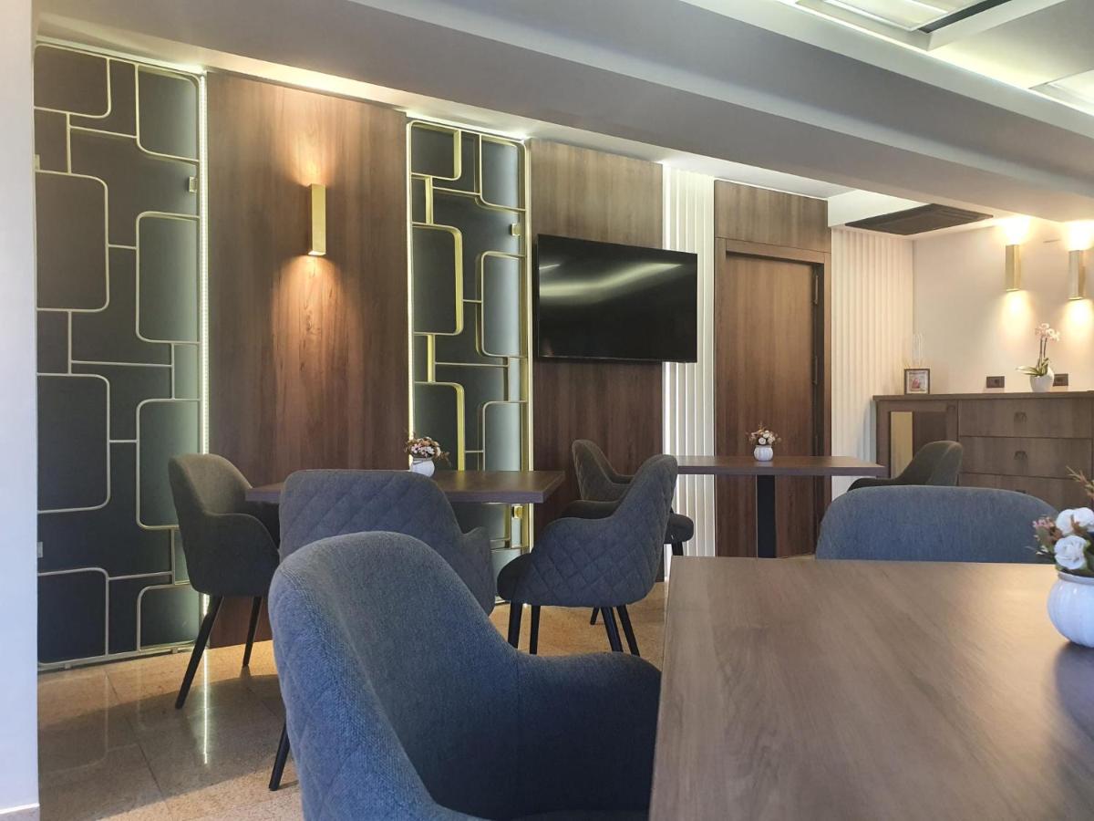 Pensiunea Mystique - Housity
