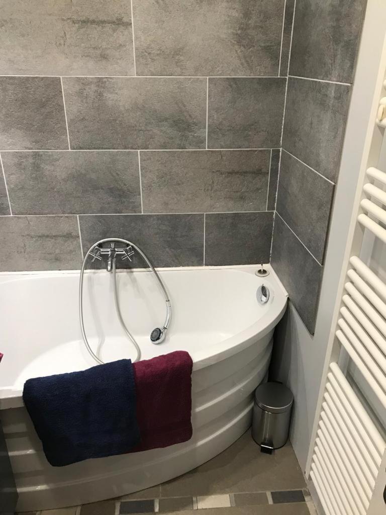 Bel Appartement lumineux avec extérieur - Housity