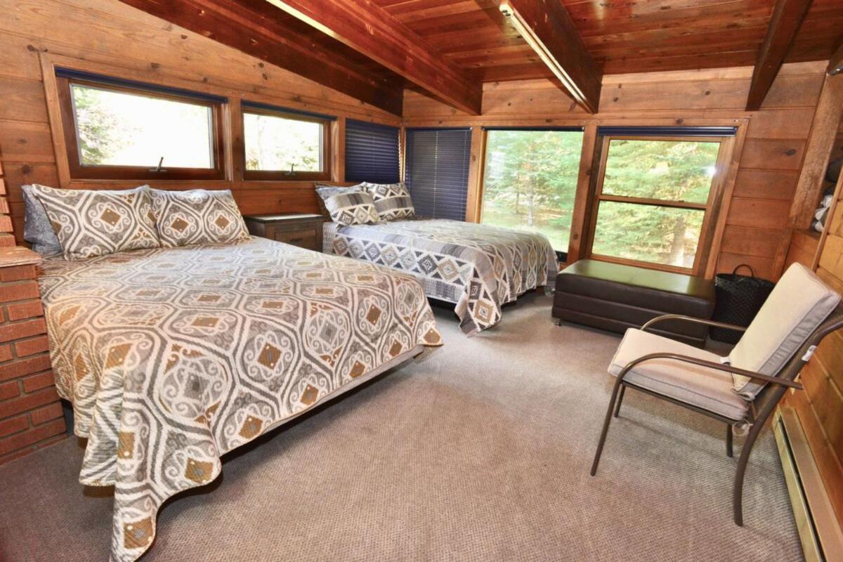 Classic McCall Lake House by Casago McCall - Donerightmanagement - Housity