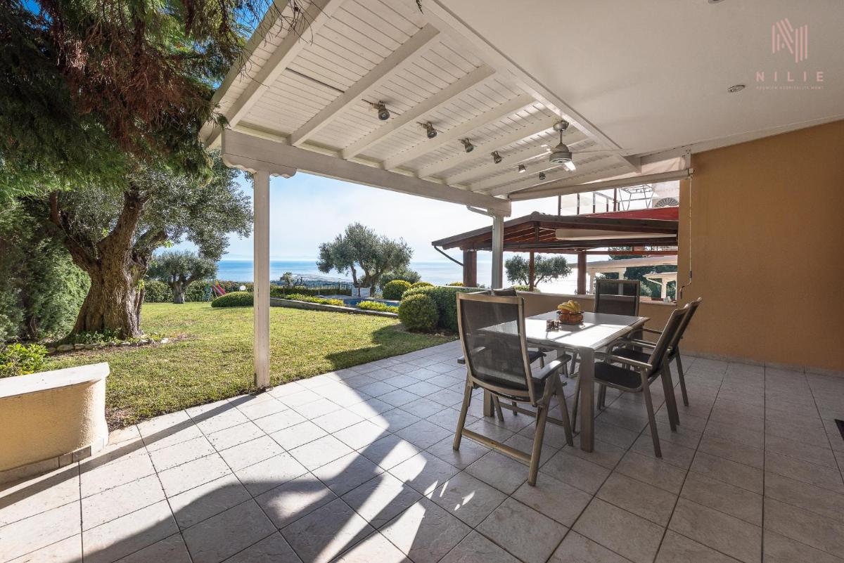 Breathtaking Villa, Nilie Hospitality MGMT - Housity