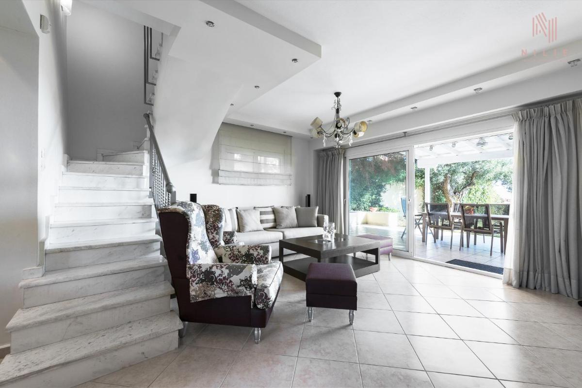 Breathtaking Villa, Nilie Hospitality MGMT - Housity