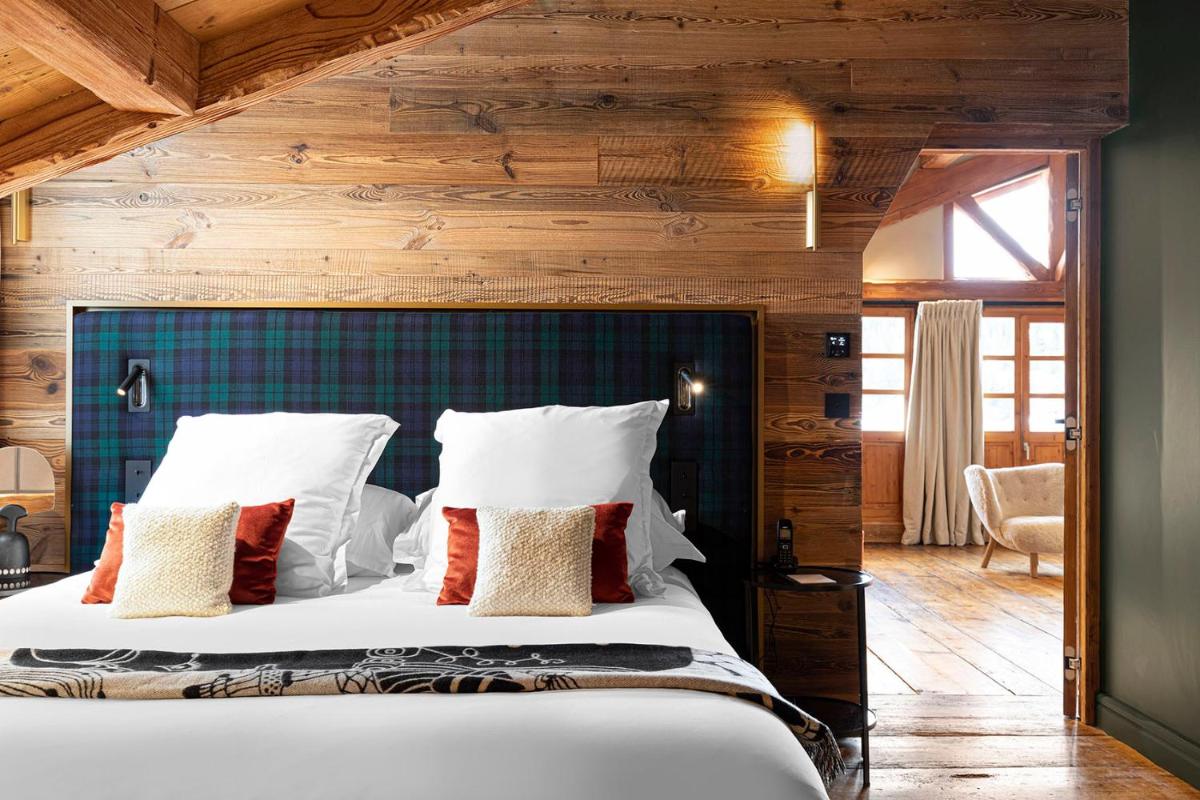 Un ou plusieurs lits dans un hébergement de l'établissement Hotel Le Chabichou