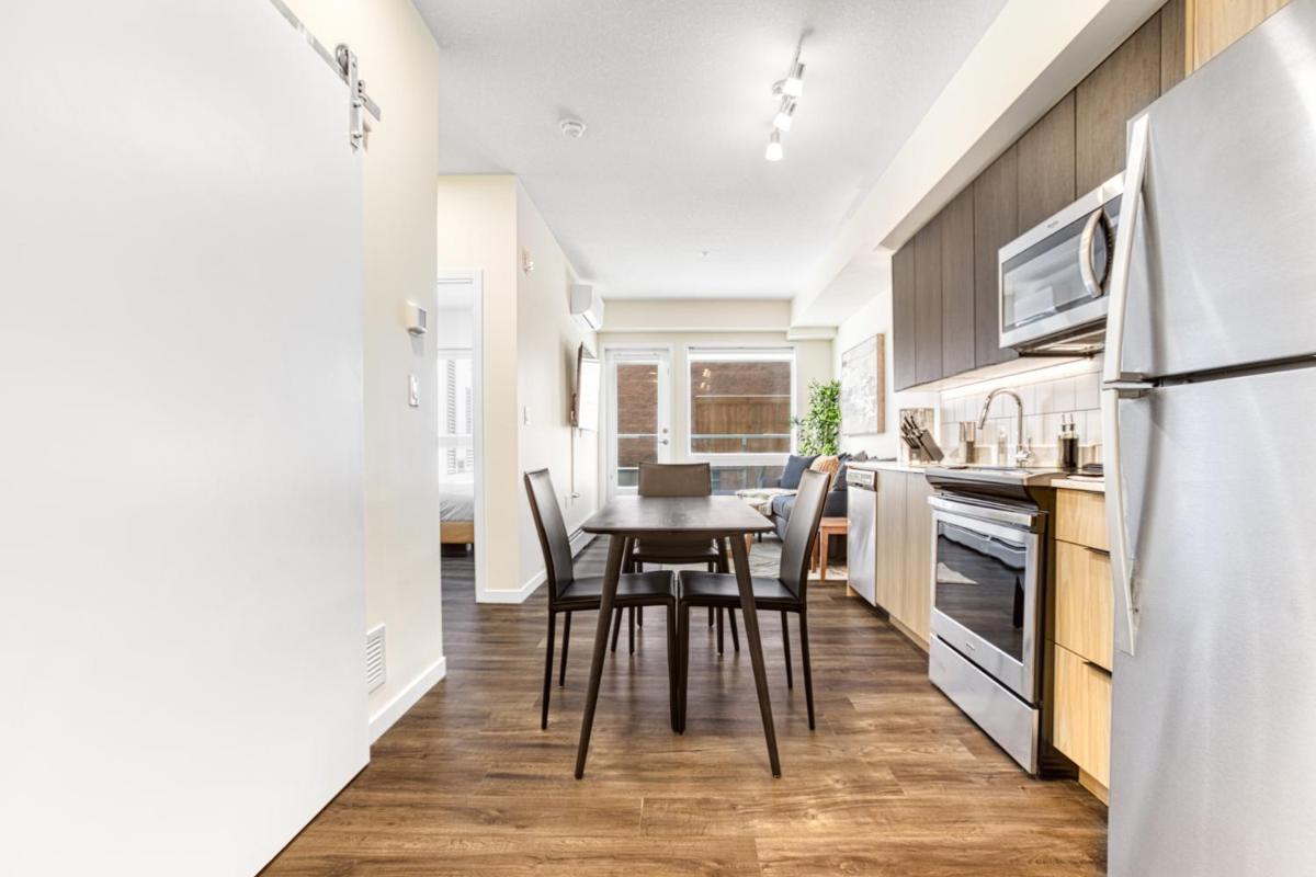 Elegant Suite/Private Office, Patio off Courtyard - Housity