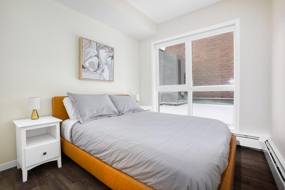 Elegant Suite/Private Office, Patio off Courtyard - Housity