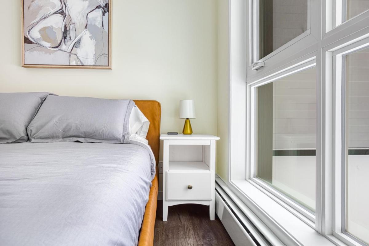 Elegant Suite/Private Office, Patio off Courtyard - Housity