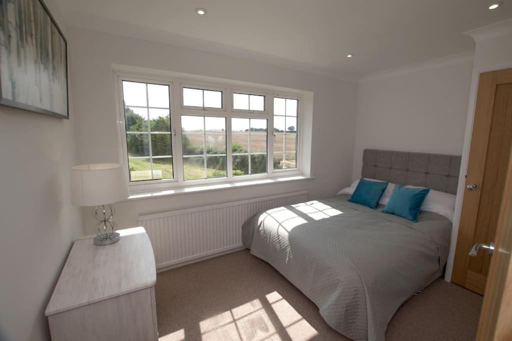 Spacious 5 bed in the countryside, close to Frinton-On-Sea - Housity
