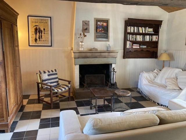 Les Demoiselles de Notre Dame - Housity