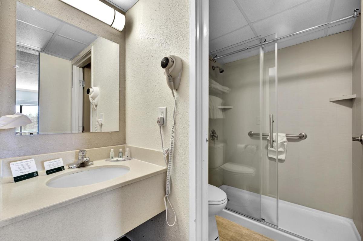 Quality Hotel & Suites At The Falls - Housity