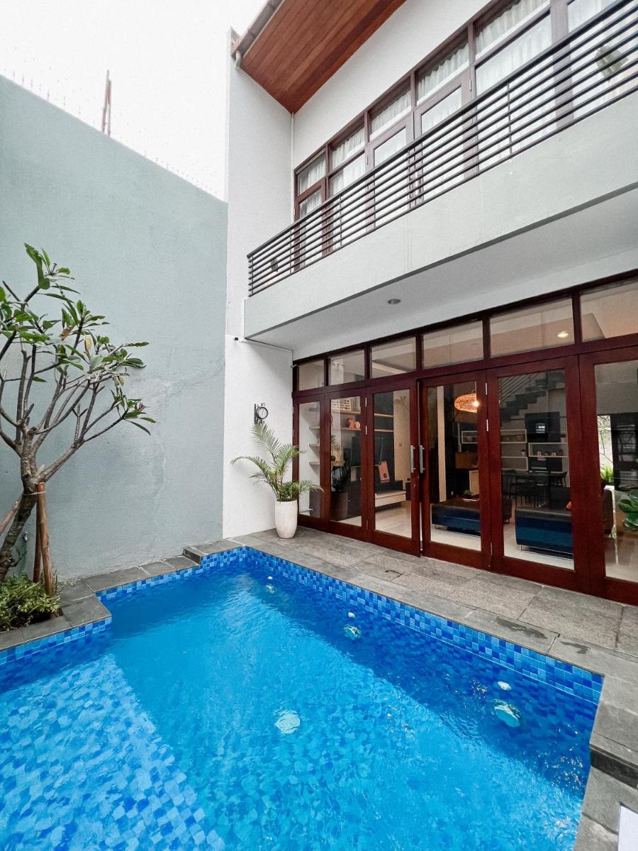 Cottonwood 4BR Villa Sutami with Pool Netflix BBQ - Housity