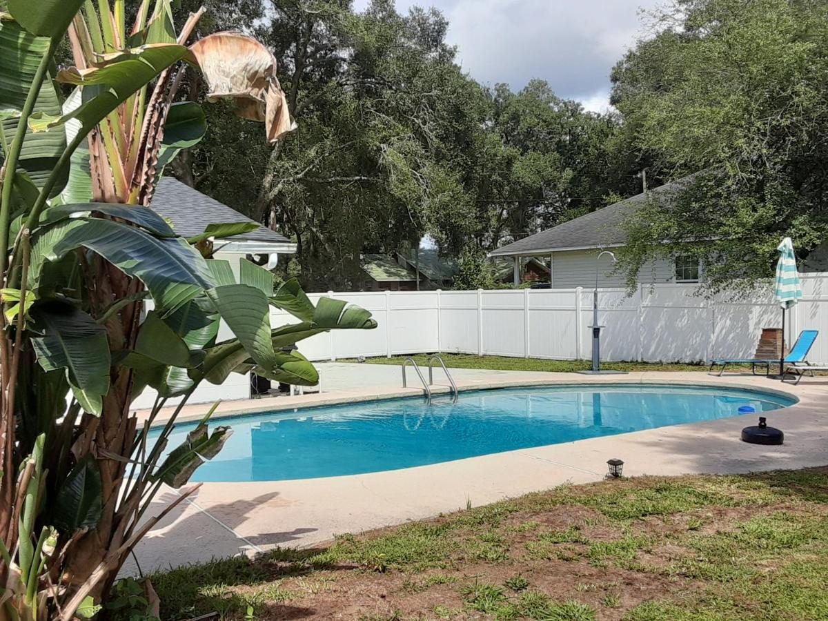 SPACIOUS POOL HOME in North FL - Housity