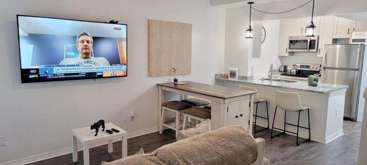 Discover Luxury Condo Steps Away from Celebration Pointe and I-75! - Housity