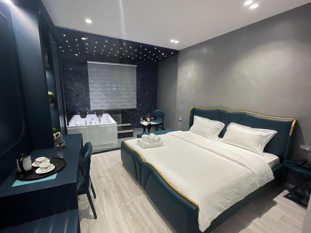 WHITE CROWN HOTEL - Hizvo