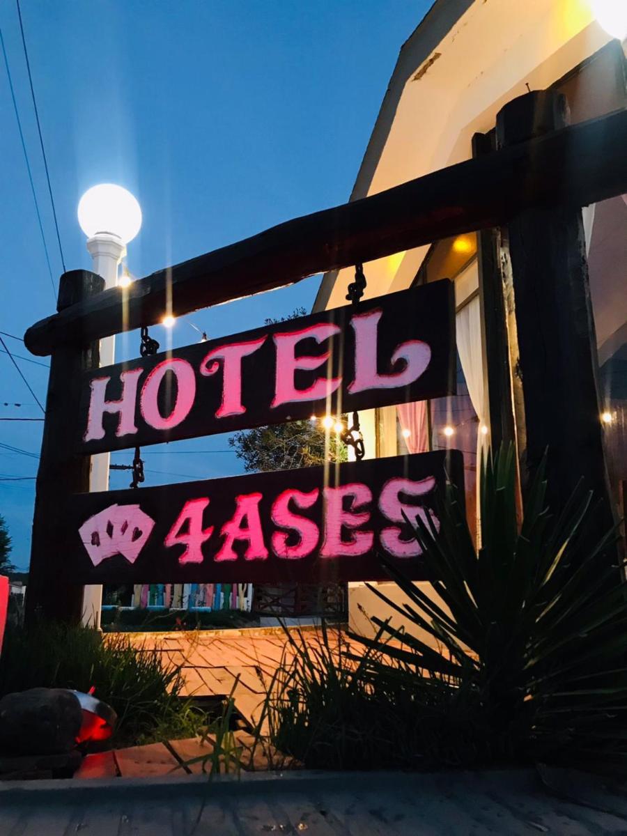 Hotel 4 Ases - Housity