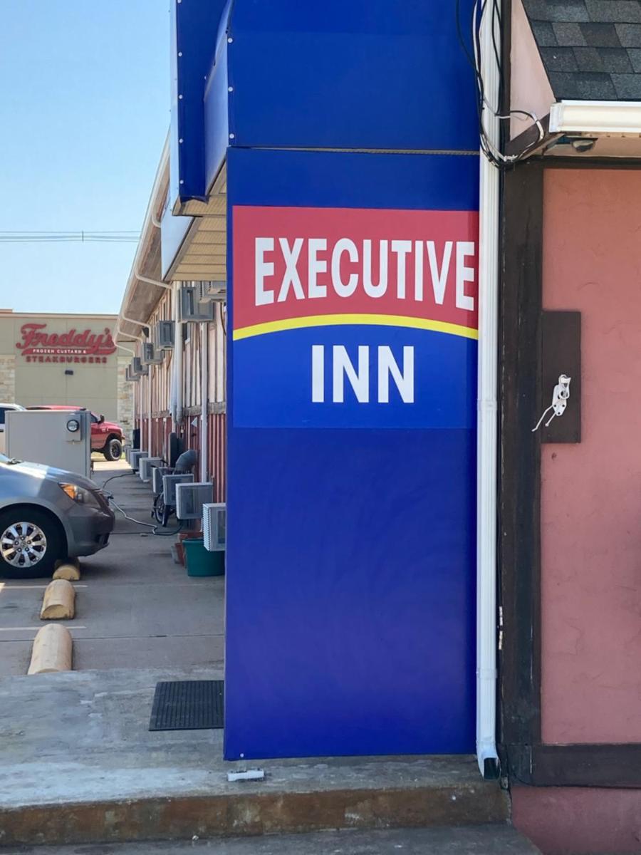 Executive Inn - Housity