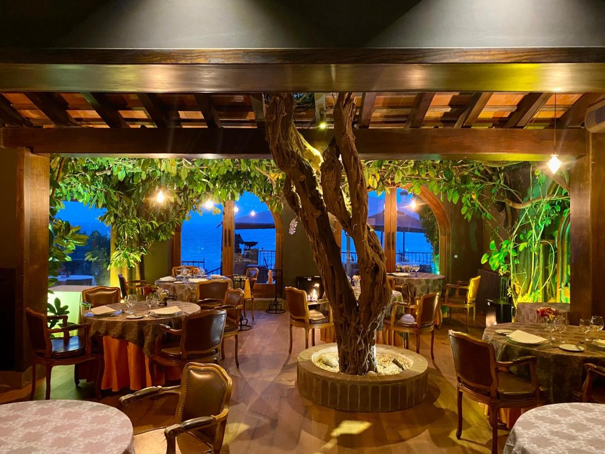 Un restaurante o sitio para comer en Rigat Park & Spa Hotel - Adults Recommended