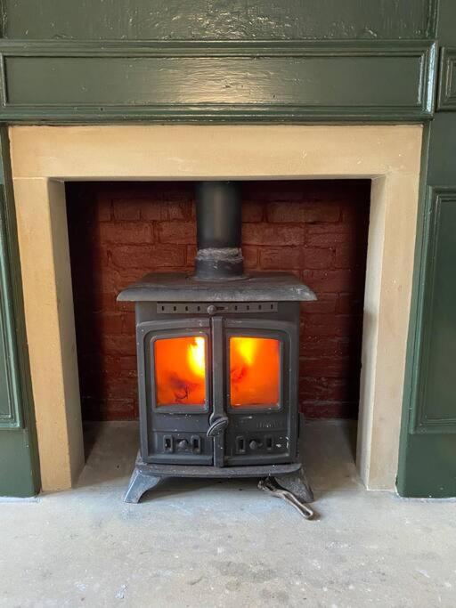 Peaceful woodland cottage with fireplace - Housity
