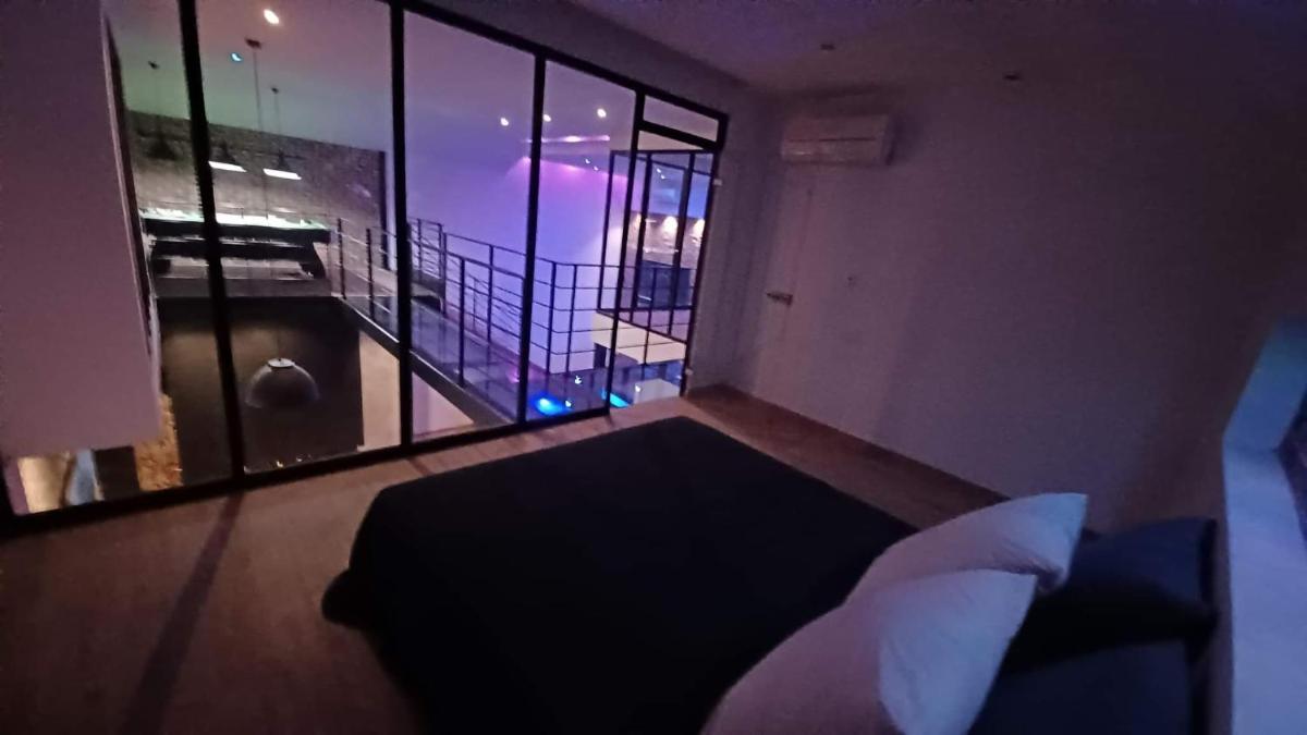 loft d architecte spa sauna billard 12 places ultra contemporain - Housity