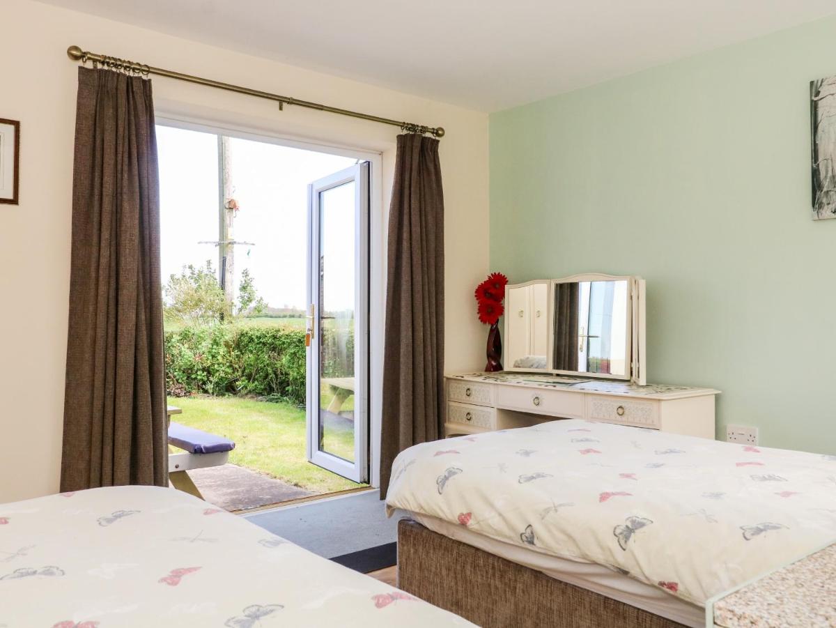 2 Pines Farm Cottages - Housity