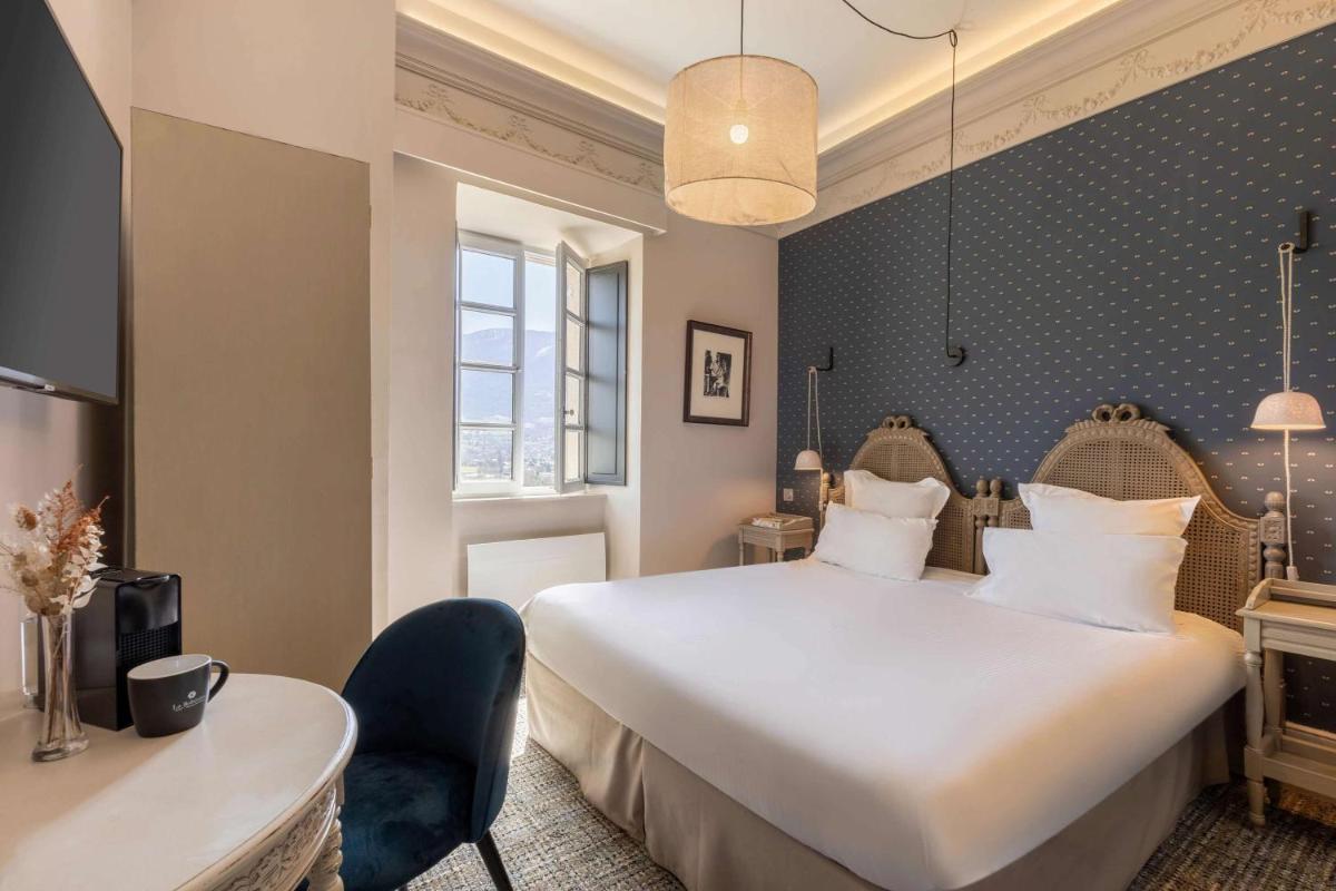 Un ou plusieurs lits dans un hébergement de l'établissement Hôtel La Robéyère - BW Signature Collection