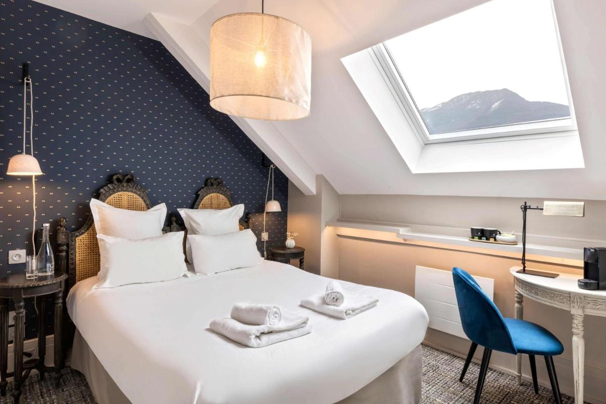 Un ou plusieurs lits dans un hébergement de l'établissement Hôtel La Robéyère - BW Signature Collection