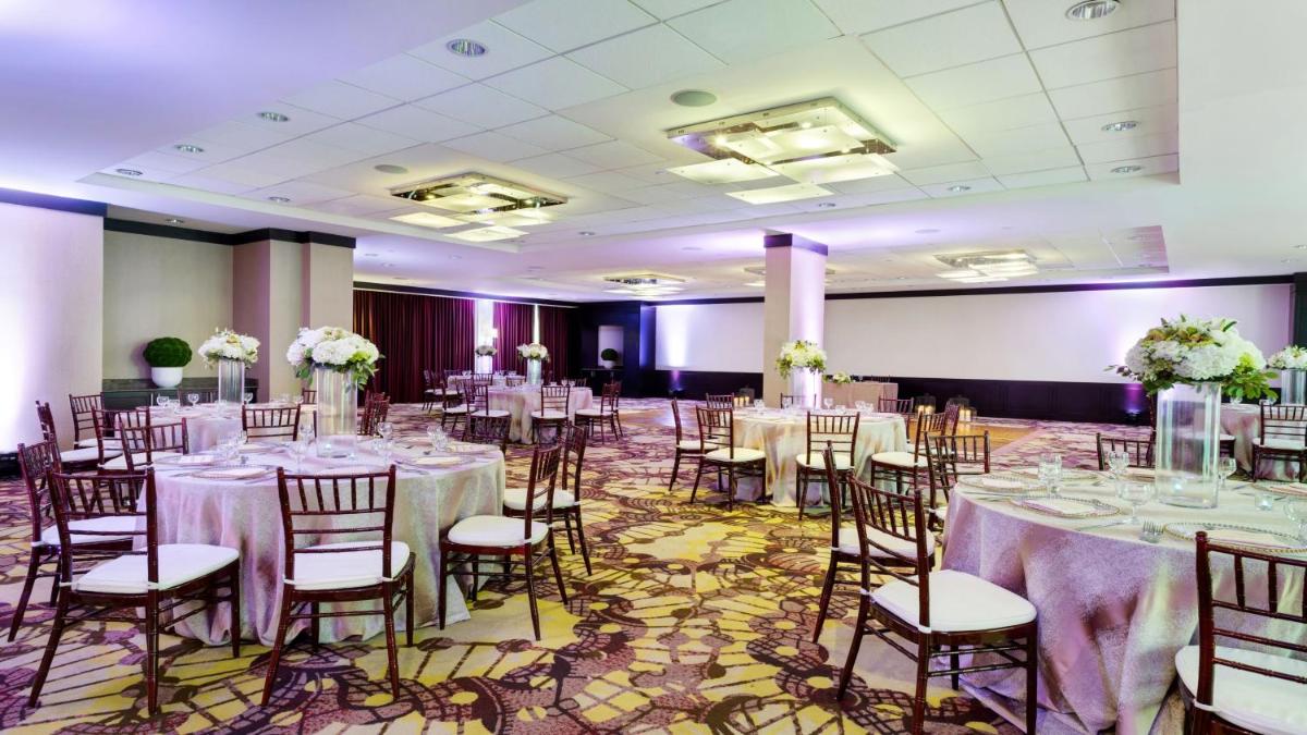 Crowne Plaza Houston Galleria Area, an IHG Hotel - Housity