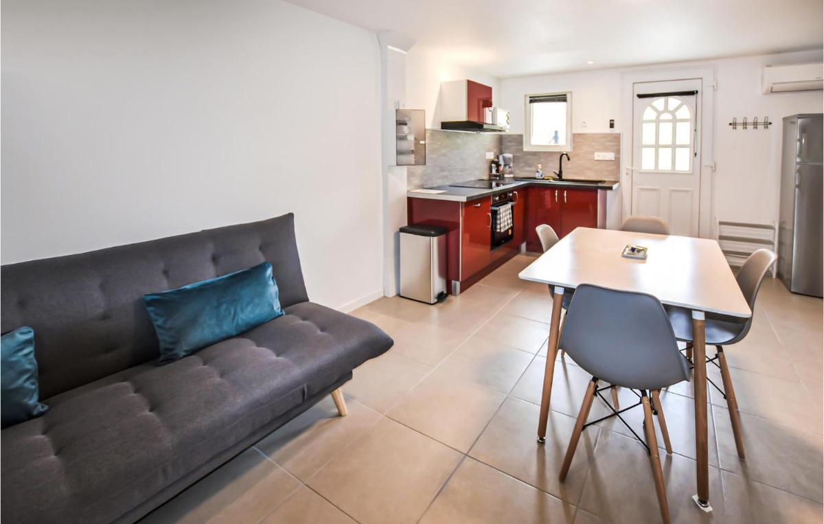 Lovely Apartment In Saint-Martin-Sur-Lavez - Housity