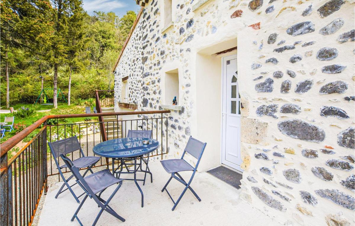 Lovely Apartment In Saint-Martin-Sur-Lavez - Housity