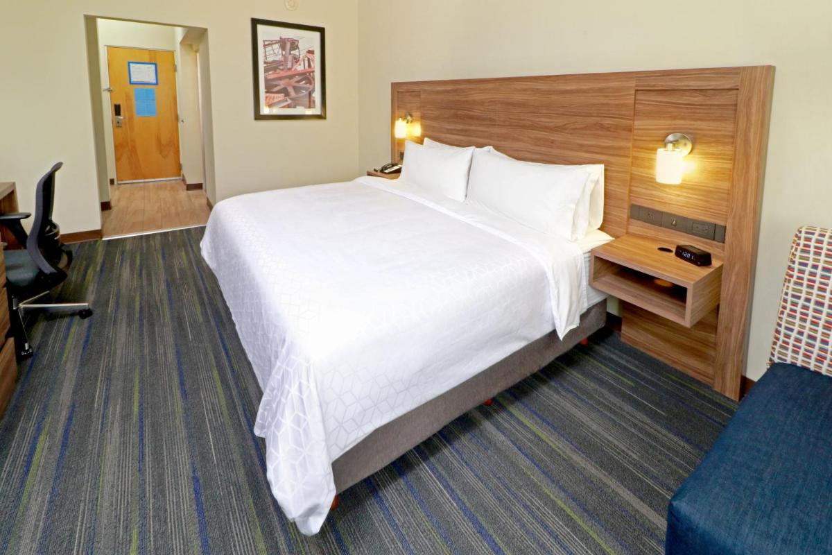 Holiday Inn Express Piedras Negras by IHG - Housity