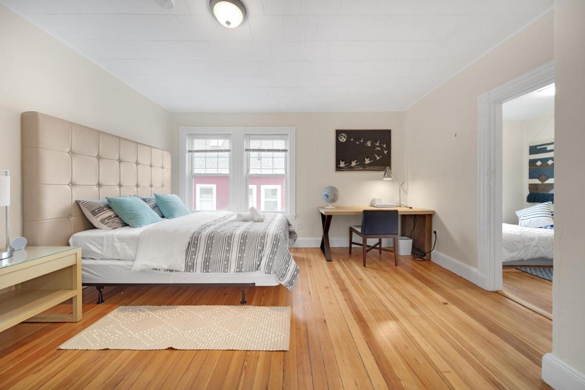 5BR 2BH Bright & Spacious Apt in Brighton - Housity