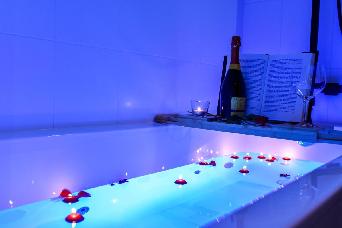 Apartament Leśny No 64 nad Zalewem JACUZZI, KOMINEK z Garażem w cenie - Housity