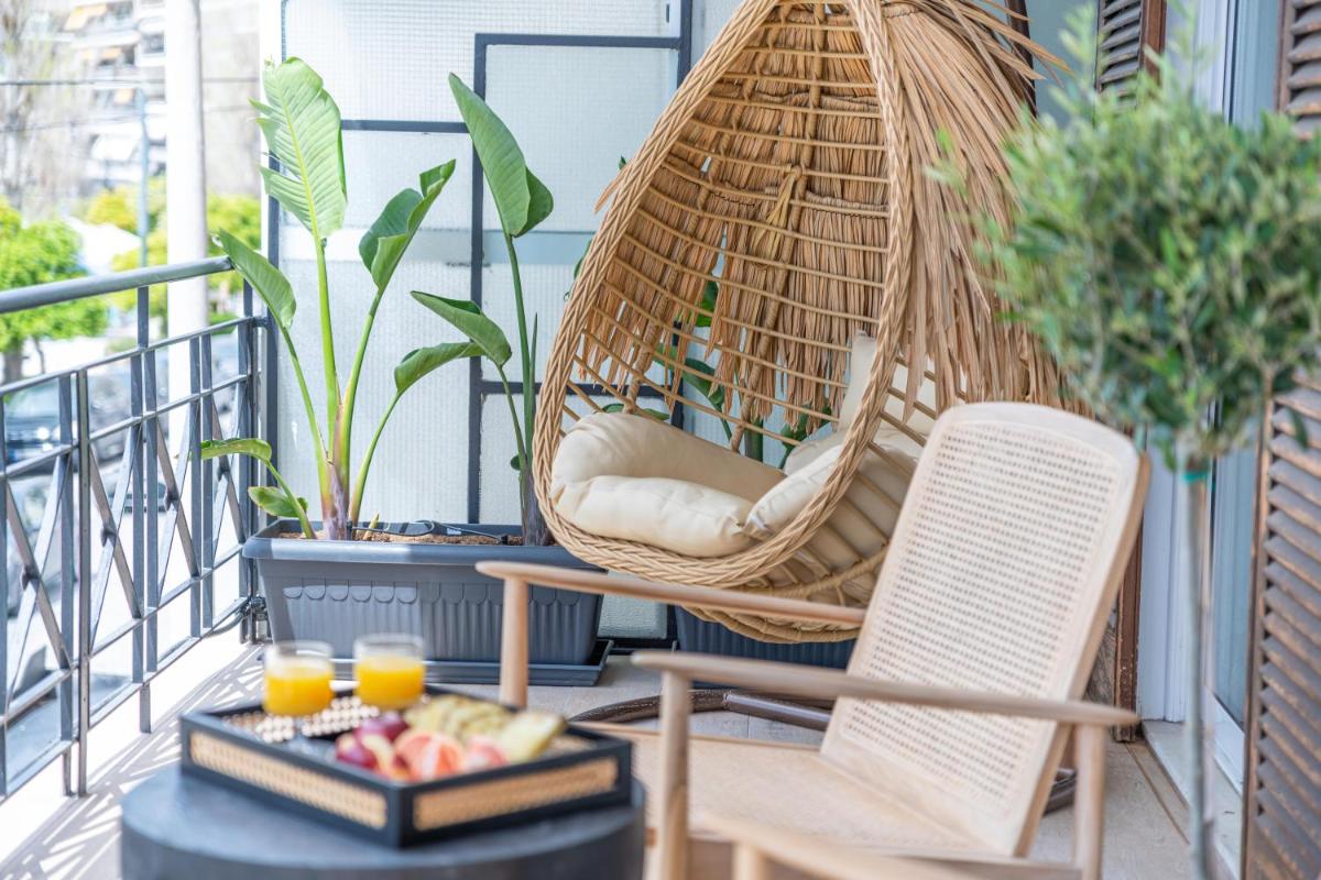 Minimal Retreat w/ Watercoloured Sunset View - Housity
