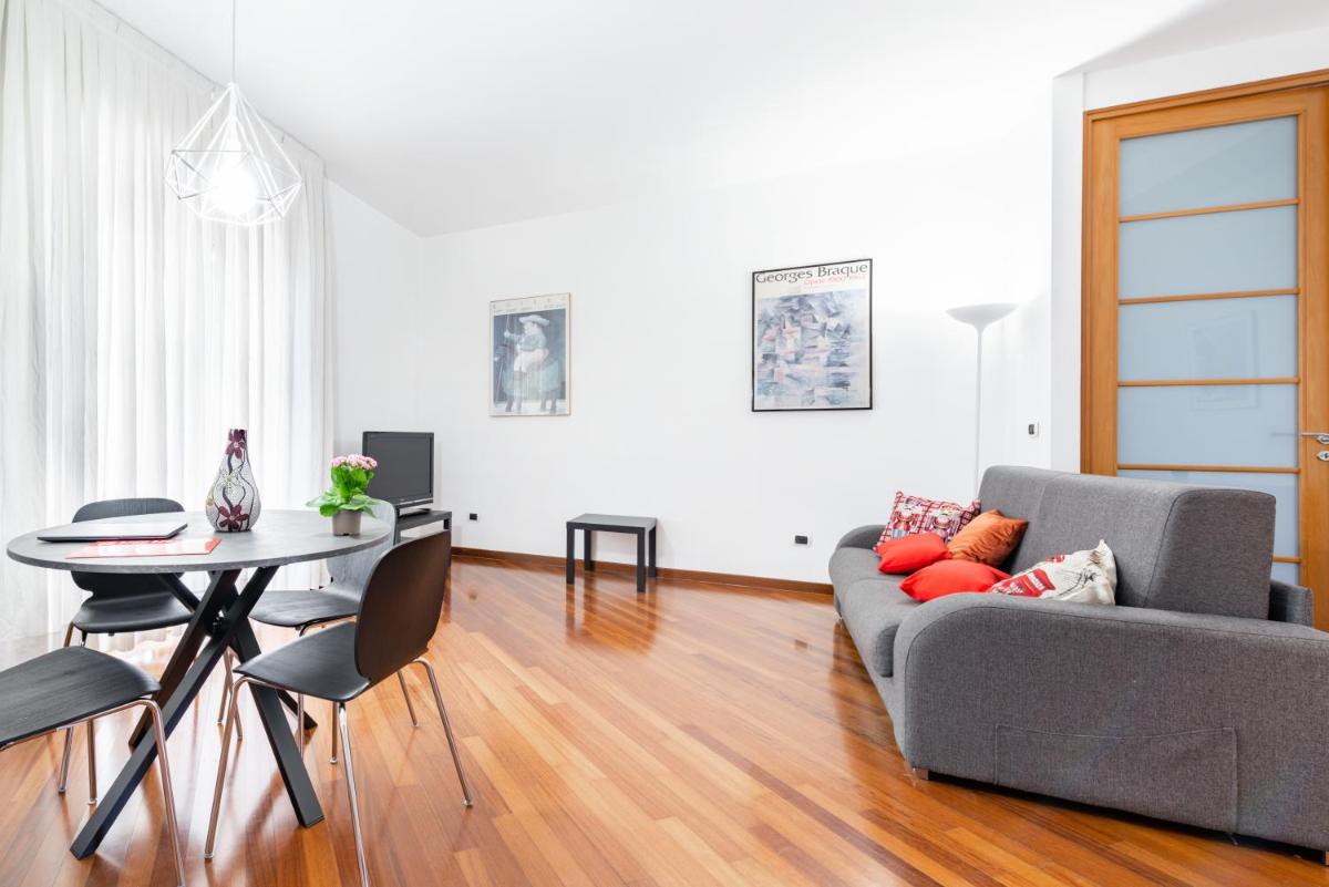 Roomy Apartment with terrace & parking - Housity
