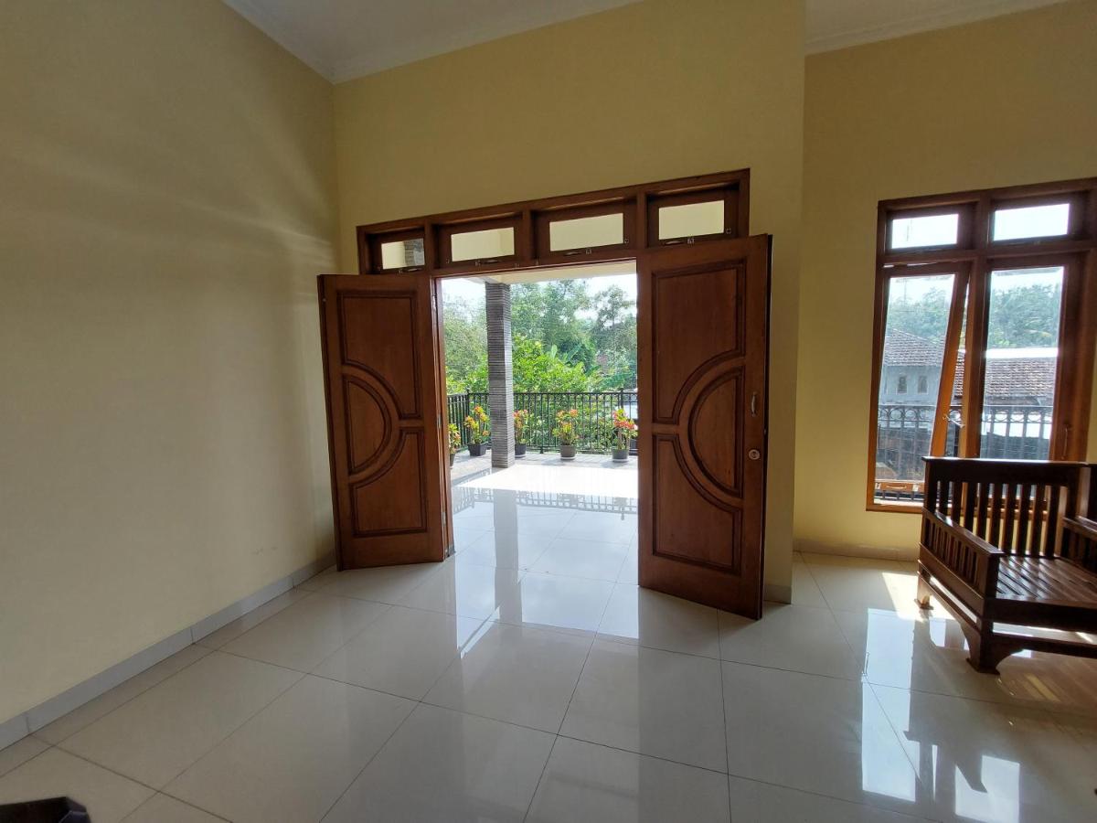 DS Homestay Krebet - Housity