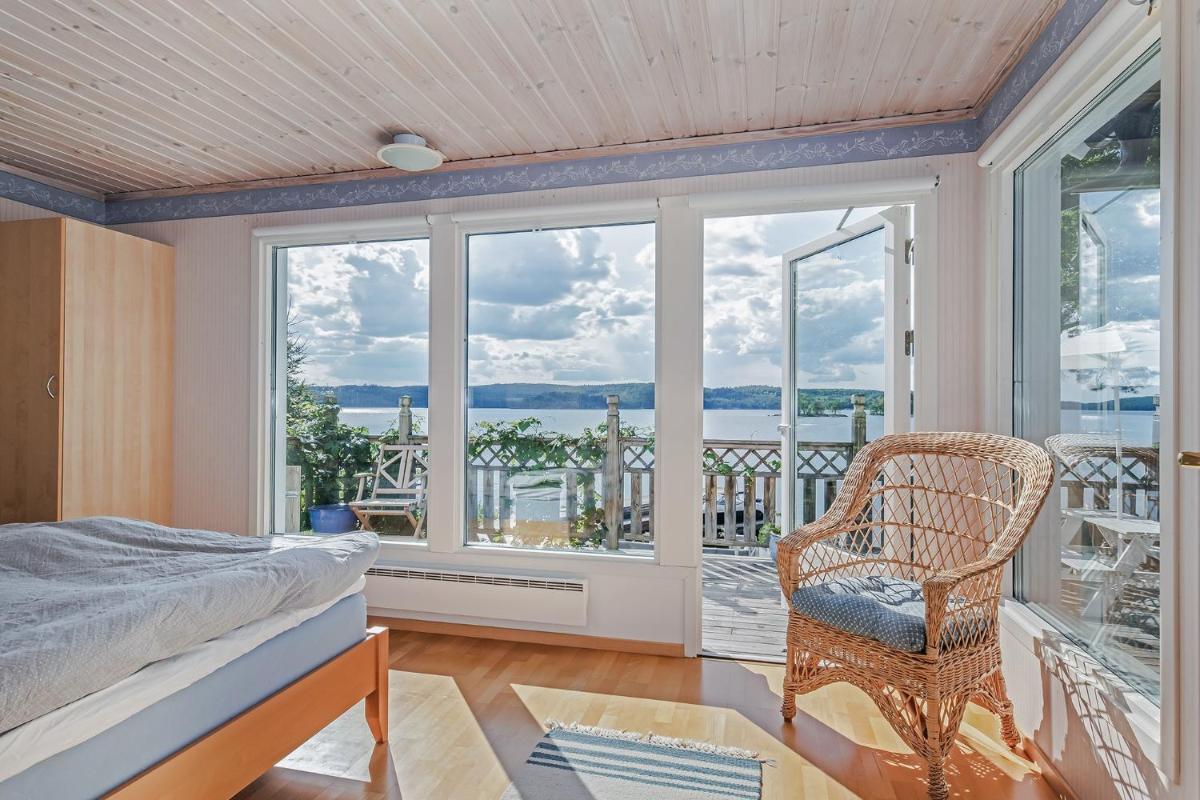 Suitetrails - Lovely holiday home with private beach access and jetty