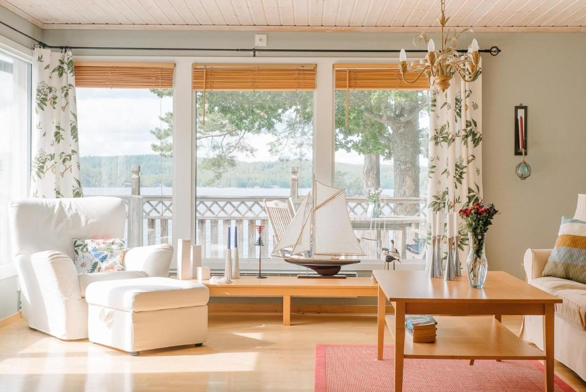Suitetrails - Lovely holiday home with private beach access and jetty