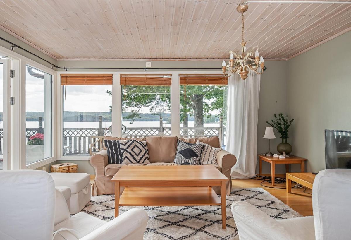 Suitetrails - Lovely holiday home with private beach access and jetty