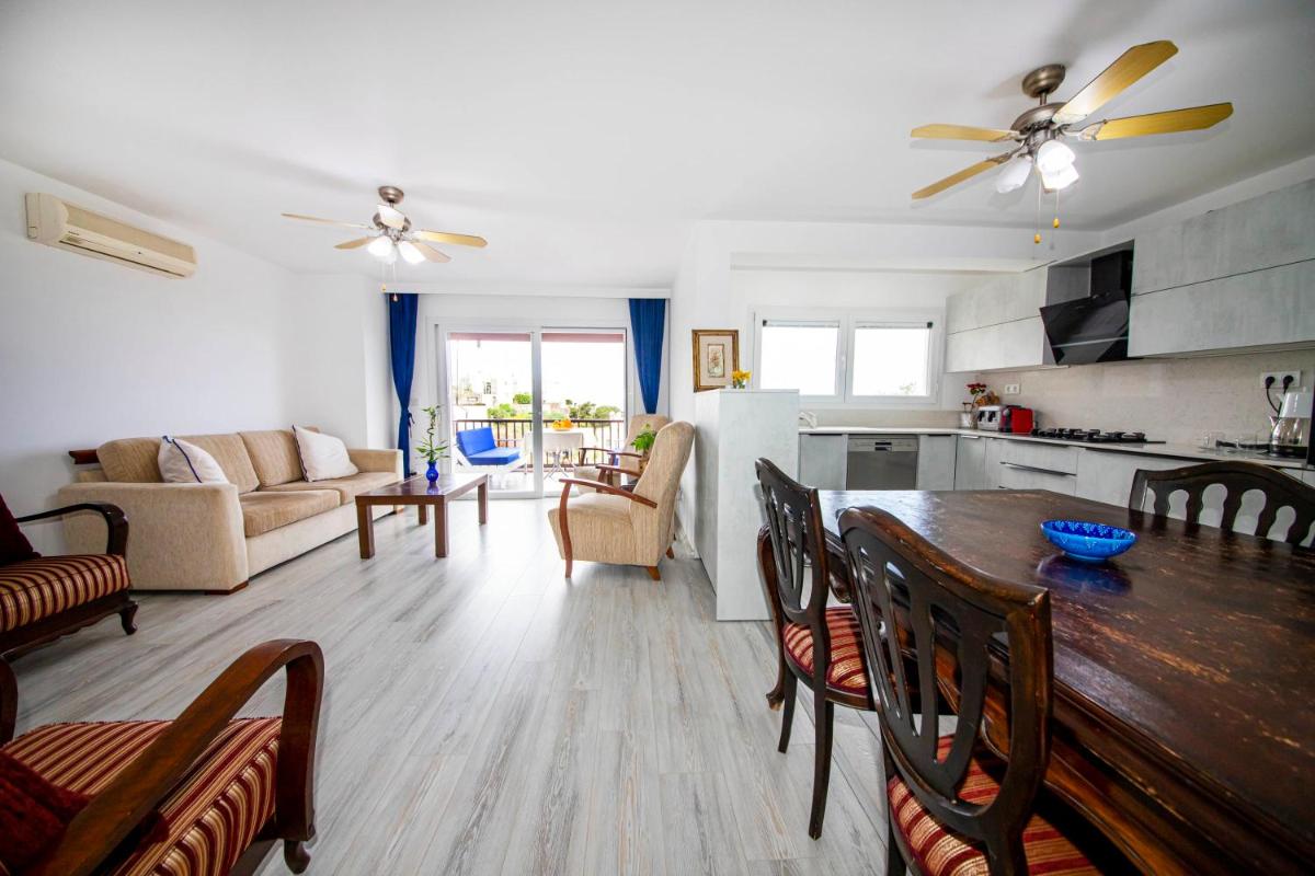 Gorgeous Villa with Balcony, Sea and OLEA - Housity