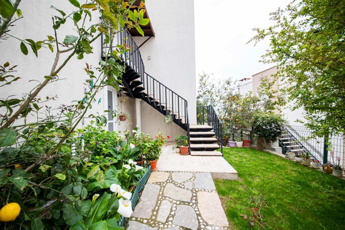 Gorgeous Villa with Balcony, Sea and OLEA - Housity