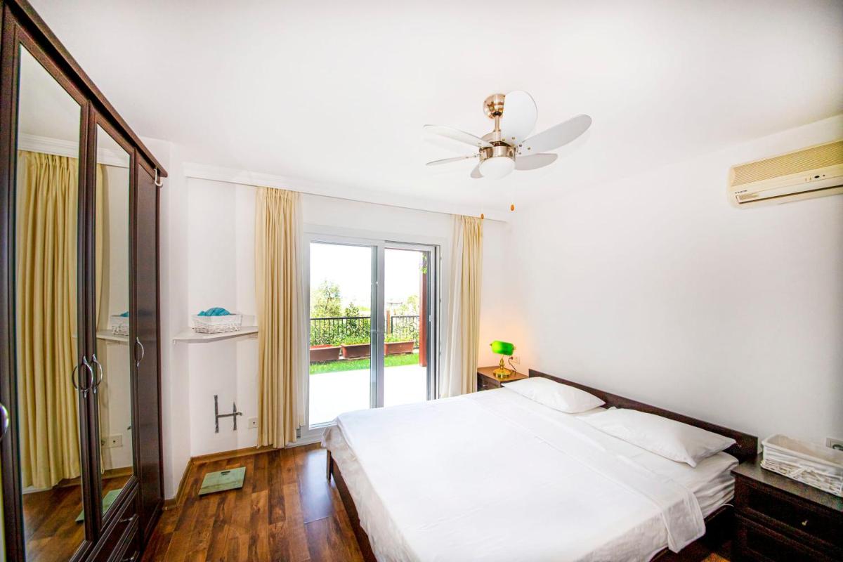 Gorgeous Villa with Balcony, Sea and OLEA - Housity