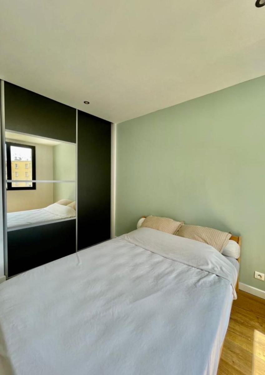 "Chez Jules" Spacious apt with 2 balconies in Marseille - Housity