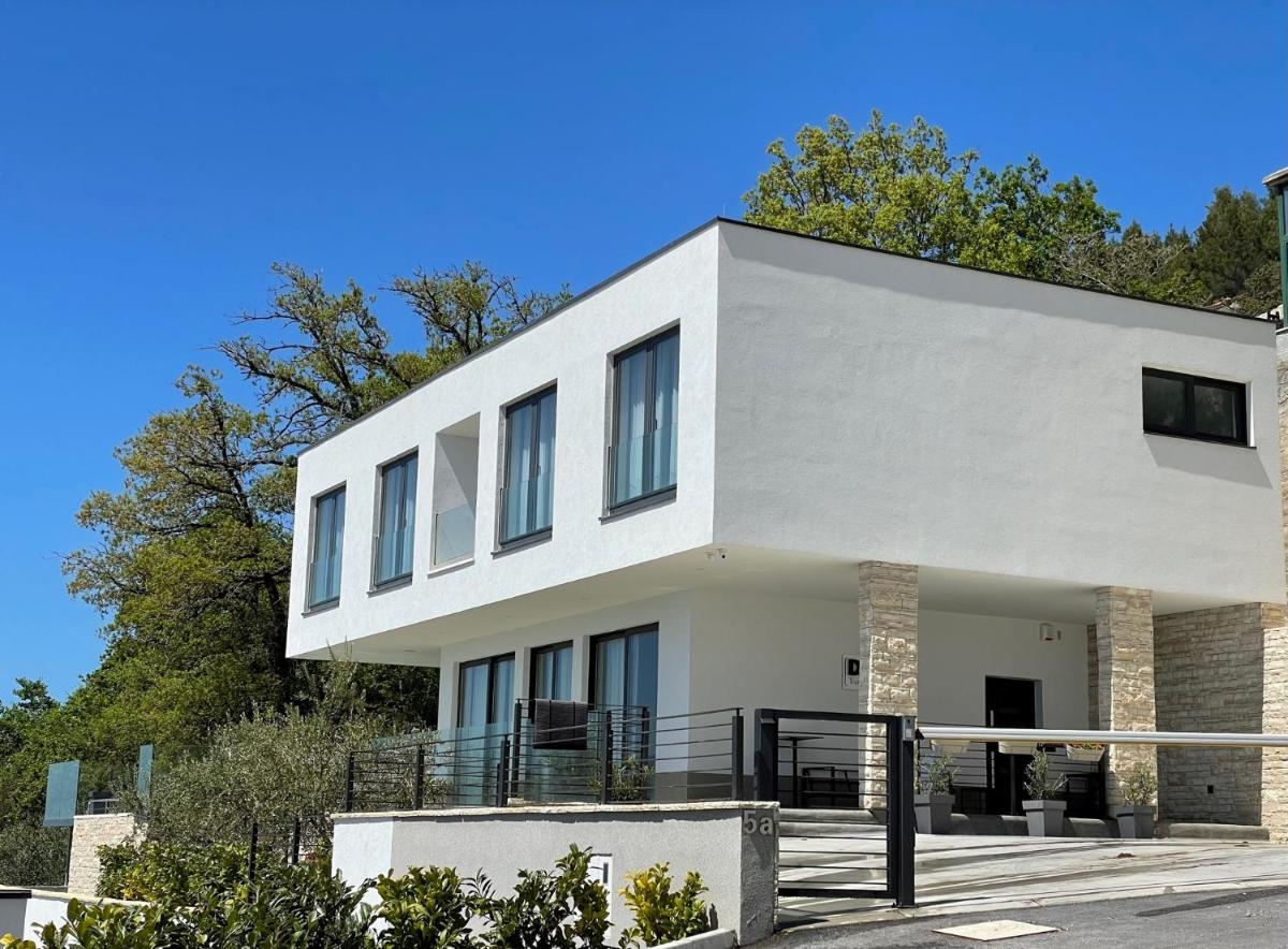 Villa Dispet with heated pool, jacuzzi, sauna and cinema - Housity