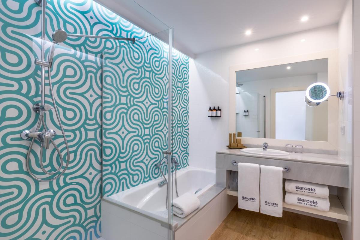 Un baño de Barceló Cabo de Gata