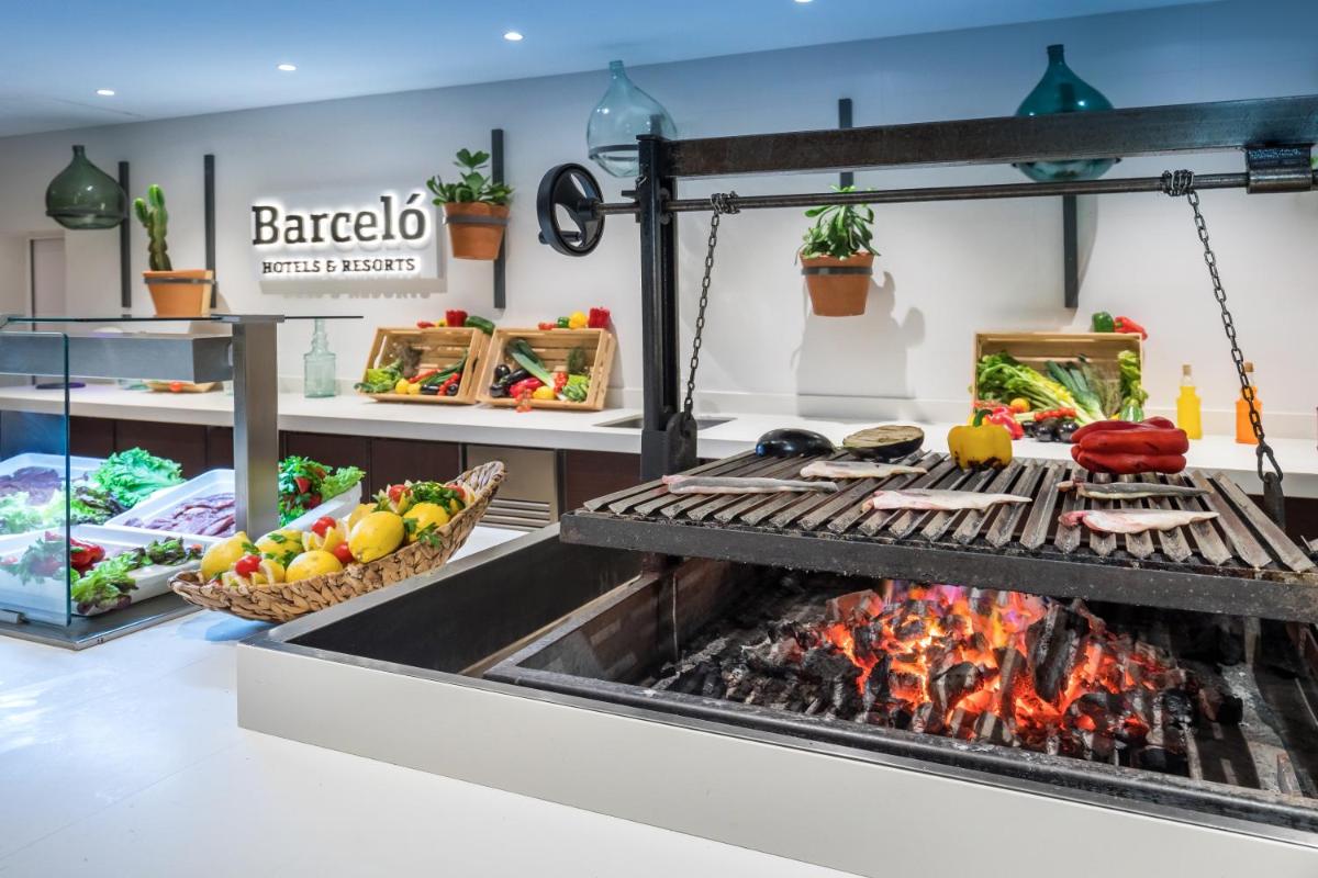Comida en o cerca de este hotel