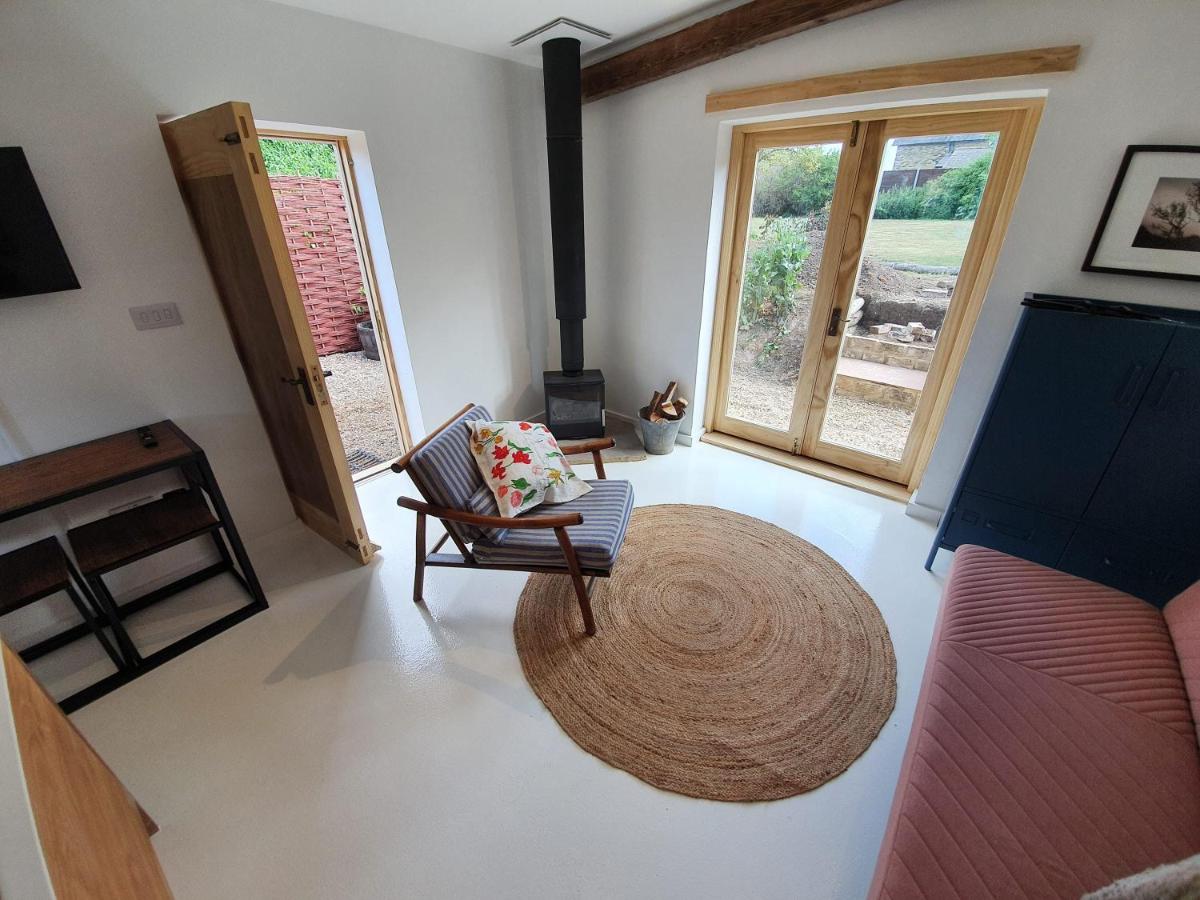 Swallow Studio - Private rural retreat with expansive garden - Housity