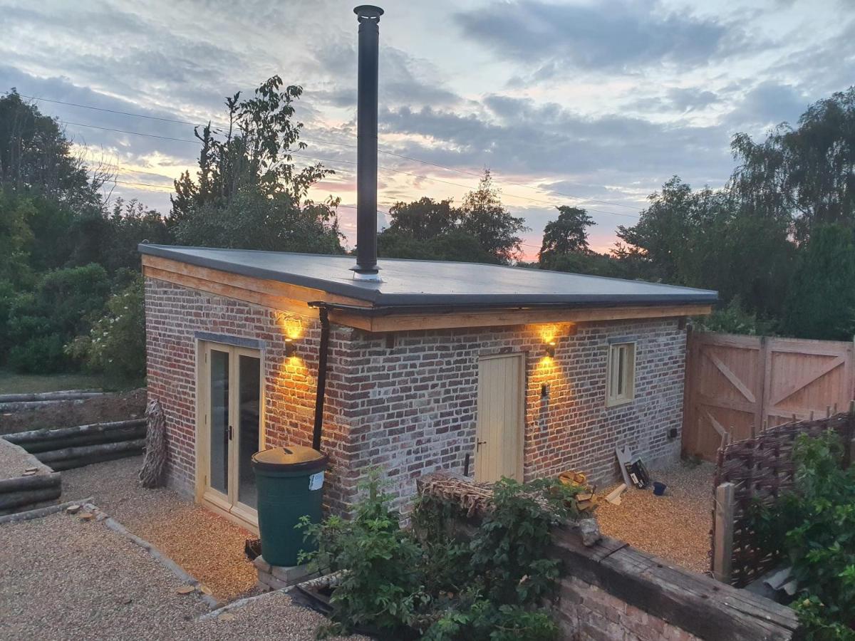 Swallow Studio - Private rural retreat with expansive garden - Housity