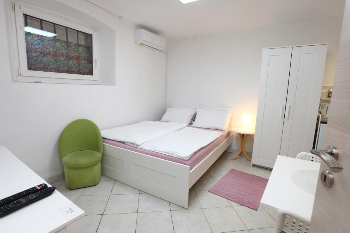 City Room Apartment DATE - Housity