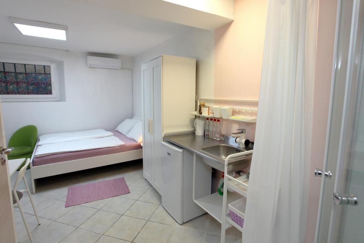 City Room Apartment DATE - Housity