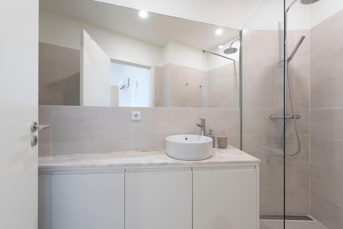 Central Superb Flat w/ AC & Balcony by LovelyStay - Hizvo