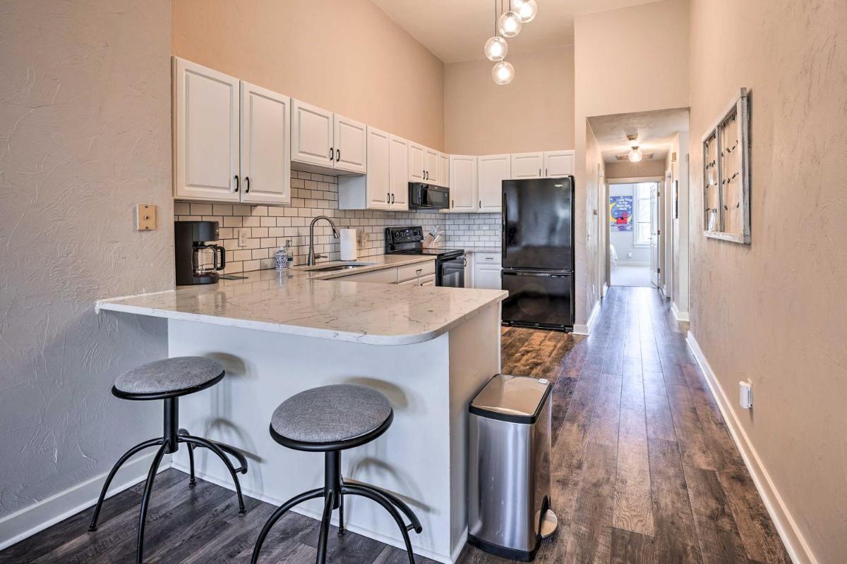 Charming Dtwn Holland Escape Above Crust 54! - Housity